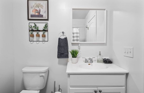 Downtown Newark Apartment | Open space lux studio 20 mins to NYC