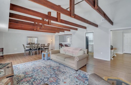Statesboro Apartment | Eagle Creek Loft - Close to Shops Food GSU