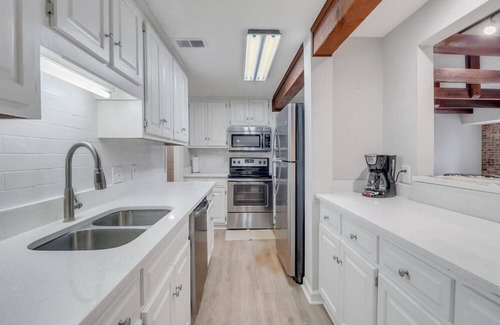 Statesboro Apartment | Eagle Creek Loft - Close to Shops Food GSU