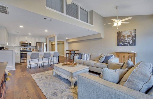 Statesboro Apartment | Downtown Loft - Above Bull Barrel Close to Georgia Southern