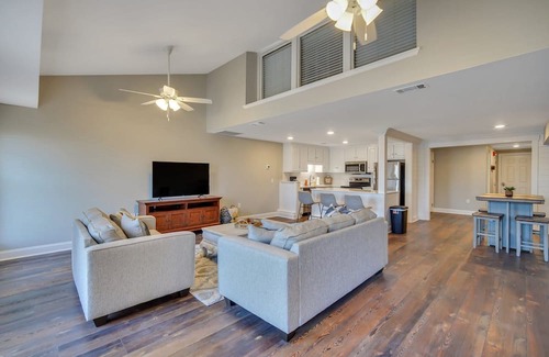 Statesboro Apartment | Downtown Loft - Above Bull Barrel Close to Georgia Southern