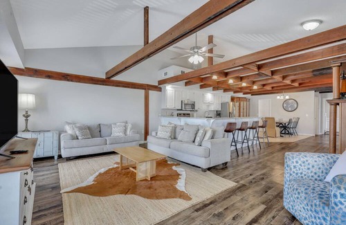 Statesboro Apartment | Penthouse Loft- Balcony Over Downtown Statesboro