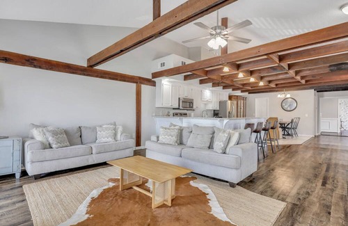 Statesboro Apartment | Penthouse Loft- Balcony Over Downtown Statesboro