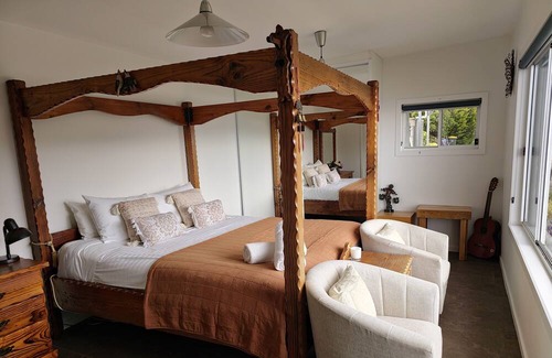 Dover House | Comfortable Modern Home on Absolute Waterfront with stunning views