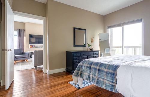 Pittsburgh Apartment | Unmatched City View! King Bed, 2BR Apt. Free Parking!