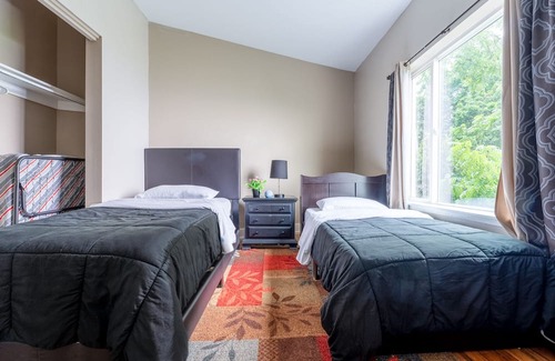 Pittsburgh Apartment | Unmatched City View! King Bed, 2BR Apt. Free Parking!