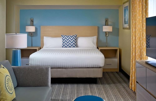 White Station House | Comfort and Convenience! w/ Parking, Pets Allowed, Near Memphis Zoo!