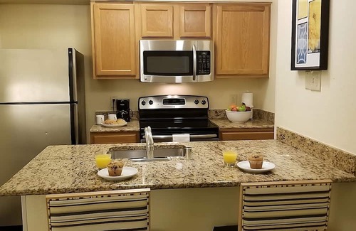 White Station House | Comfort and Convenience! w/ Parking, Pets Allowed, Near Memphis Zoo!