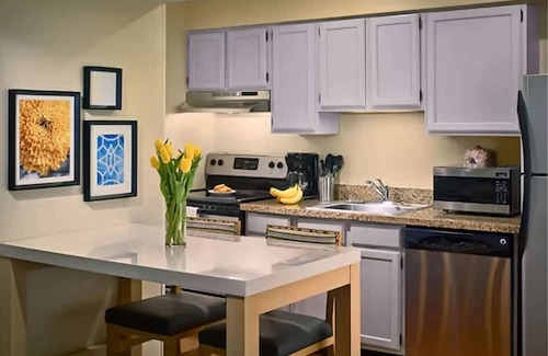 White Station House | Comfort and Convenience! w/ Parking, Pets Allowed, Near Memphis Zoo!