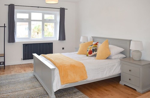 Worthing Cottage | 2 bedroom accommodation in Goring-by-Sea
