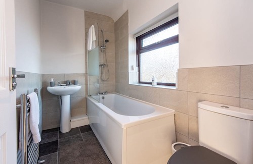 Billingham House | Contractor-Friendly 3 Bed Home in Billingham