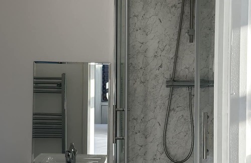 Southgate Apartment | Luxury Studio, Southgate Station