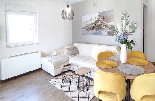 Marsici Apartment | One bedroom apartment with terrace Kremenići, Krk (A-21679-b)