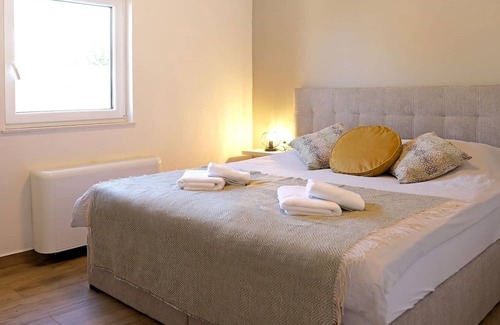 Marsici Apartment | One bedroom apartment with terrace Kremenići, Krk (A-21679-b)