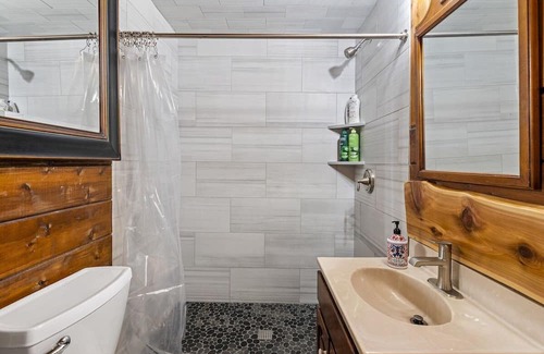 Cle Elum Cabin | Hot Tub and Private Cabin in Mountains of Cle Elum