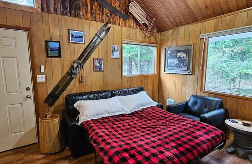 Cle Elum Cabin | Hot Tub and Private Cabin in Mountains of Cle Elum