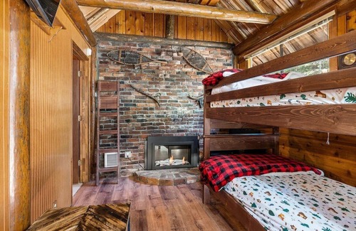Cle Elum Cabin | Hot Tub and Private Cabin in Mountains of Cle Elum