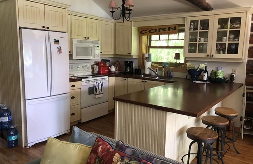 Lake of Bays Cottage | Lake of Bays Waterfront Historic Log Cabin