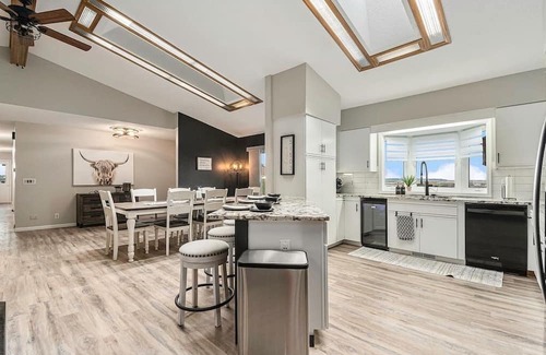 Council Bluffs House | Acreage Resort with VIEWS! Perfect for Huge Groups