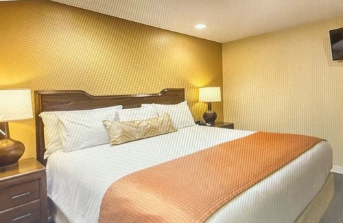 Paradise Valley Village Resort | One Bedroom Suite in Orange Tree Resort