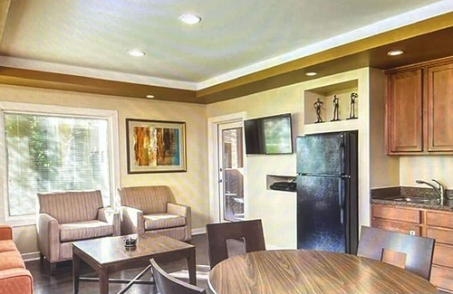 Paradise Valley Village Resort | One Bedroom Suite in Orange Tree Resort