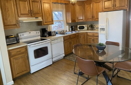 Bristol Condo | Peaceful Cozy Room - Bristol, CT