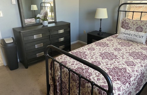 Bristol Condo | Peaceful Cozy Room - Bristol, CT