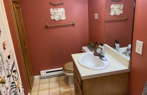 Bristol Condo | Peaceful Cozy Room - Bristol, CT