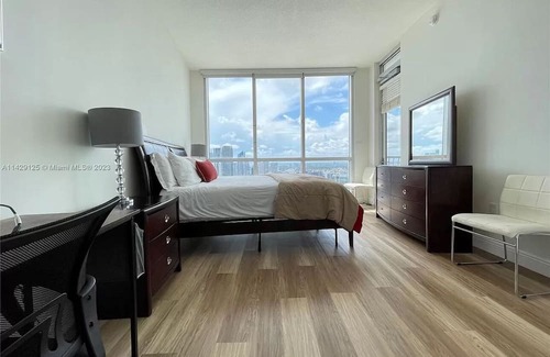 Edgewater Apartment | 56 Floor 2 bed/2 bath PENTHOUSE Biscayne Bay City Million Dollar View Free pking