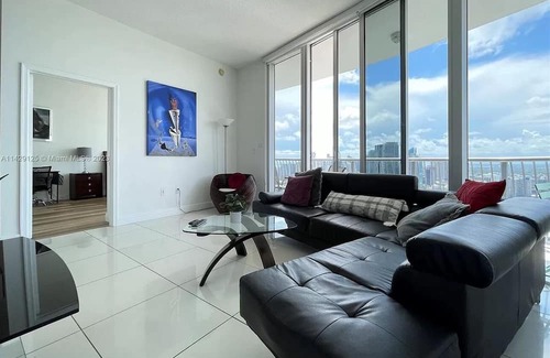 Edgewater Apartment | 56 Floor 2 bed/2 bath PENTHOUSE Biscayne Bay City Million Dollar View Free pking