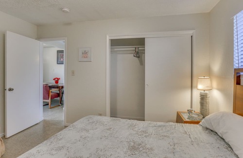 Downtown Apartment | Centrally Located Apt ~ Half-mi to Ucsf Fresno!