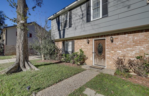 Klein Cottage | Spacious Spring Retreat w/ Heated Pool & Spa!