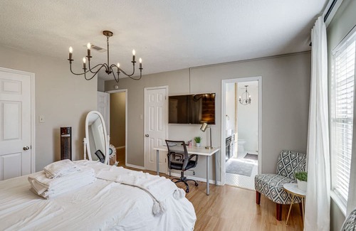 Klein Cottage | Spacious Spring Retreat w/ Heated Pool & Spa!