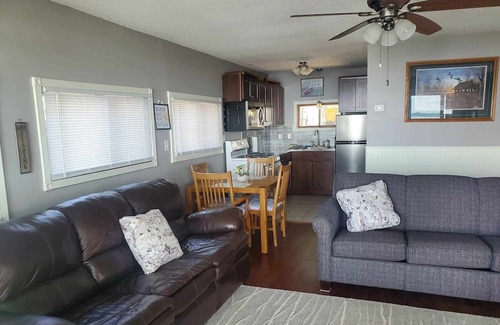 Chisago City Cabin | 40 Min from the cities, 4 ft from the shore! Sandy beach. Fish off the dock!