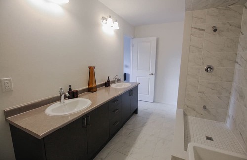 Cambridge House | Cozy new home in historic West Galt!