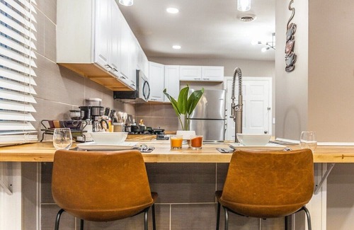 Front Park House | Buffalo - Alicia 2BDRM