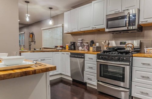 Front Park House | Buffalo - Alicia 2BDRM