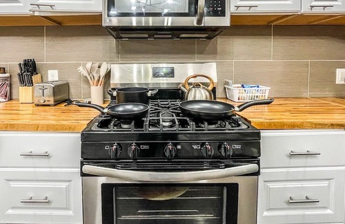 Front Park House | Buffalo - Alicia 2BDRM