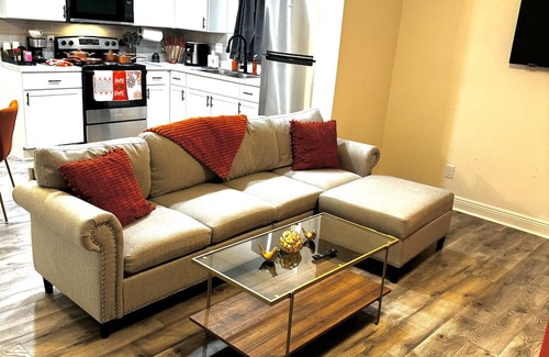 Jefferson House | Tangerine Dream - 1BR King Suite