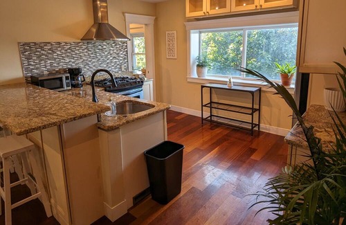 Jeffries Point Condo | Harborview House - Minutes to downtown Boston and airport!