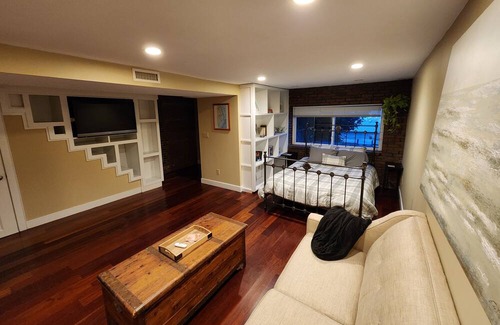 Jeffries Point Condo | Harborview House - Minutes to downtown Boston and airport!