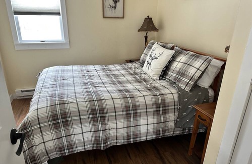 Schroon Lake Cabin | 2 bedroom cabin a mile from the beautiful town of schroon and the lake