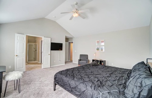 Toddville Road House | Spacious Gem Close 2 Airport!
