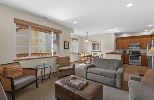 Leavenworth House | Alpine Views, Two Suites Grace Luxury Chalet Townhome in Heart of Leavenworth!
