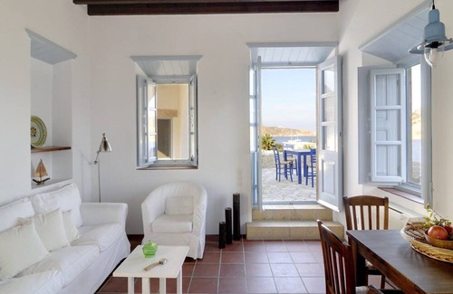 Grikos Villa | ISholidays Patmos Onar Kastalia