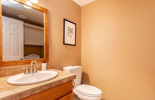 Covington House | Sleek Kent 3BR w/ Patio & Garage, nr Botanical Garden, by Blueground