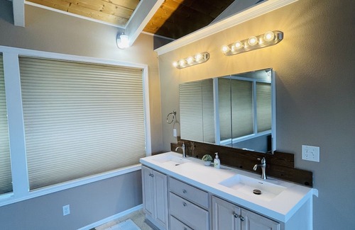 Bonney Lake House | Lake Tapps Events House on the Bankers Island with Dock and Boat Launch