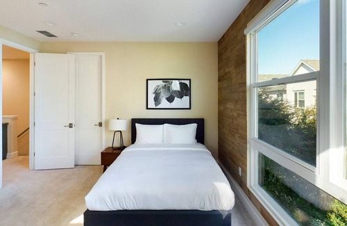 Hillsdale House | Ideal San Mateo 4BR w/ 2-Car Garage, near Mall & Groceries, by Blueground