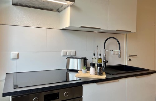 Bedingrade Apartment | Ruhiges Apartment mit Balkon - Küche - Smarttv