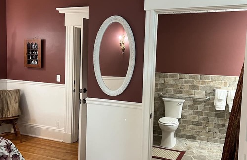 Janesville Bed & Breakfast | Century Elms Bed and Breakfast
